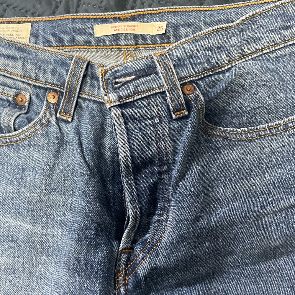 Levi Wedgie Straight Ankle - medium Wash